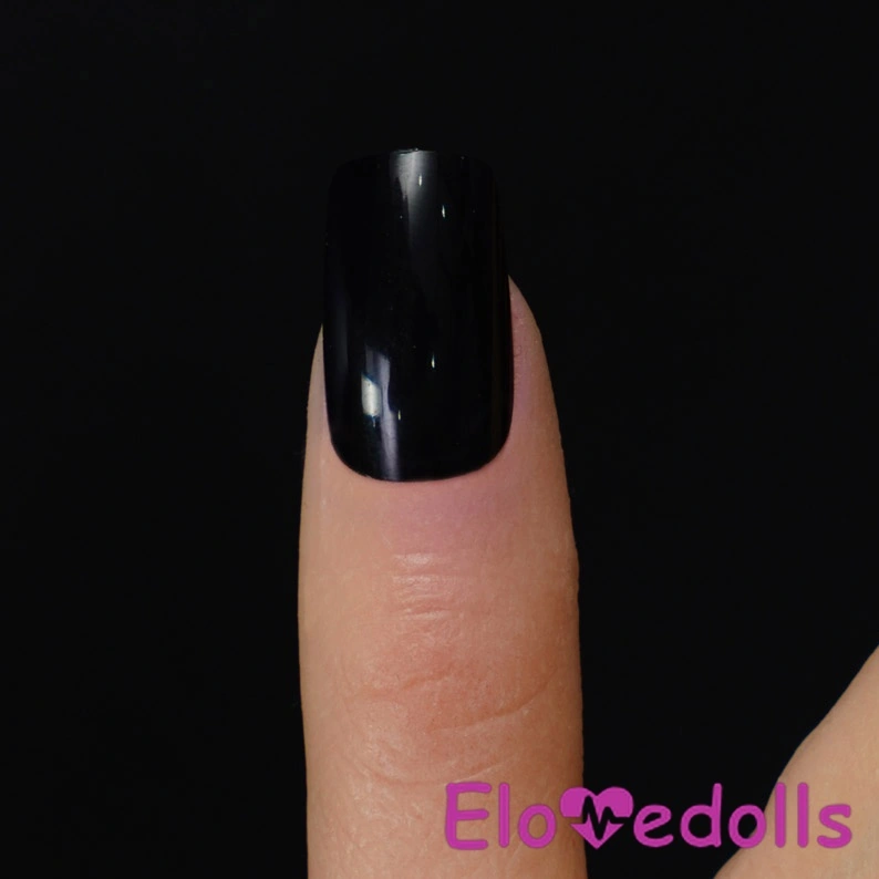 black fingernail polish
